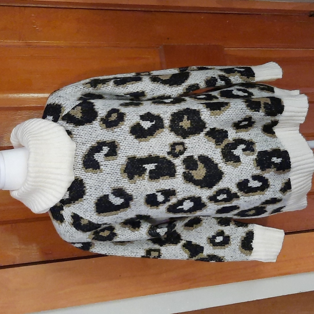 ●SO animal print sweater